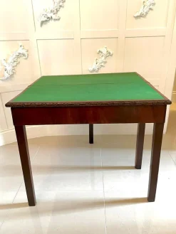 Best Pamono 18th-Century Chippendale Style Mahogany Carved Card Table