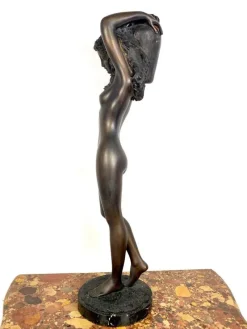 Pamono 20th-Century Large Bronze Sculpture of a Nude Young Lady Carrying a Water Urn><noscript><img width=