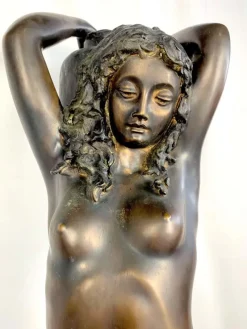 Pamono 20th-Century Large Bronze Sculpture of a Nude Young Lady Carrying a Water Urn><noscript><img width=