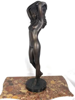 Pamono 20th-Century Large Bronze Sculpture of a Nude Young Lady Carrying a Water Urn><noscript><img width=