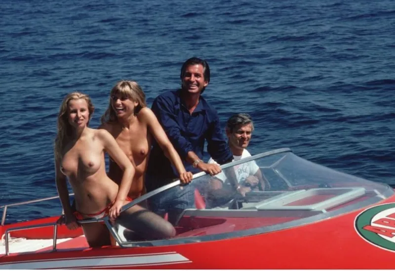 Pamono The High Life Framed in Black by Slim Aarons> Mid-Century|Photography