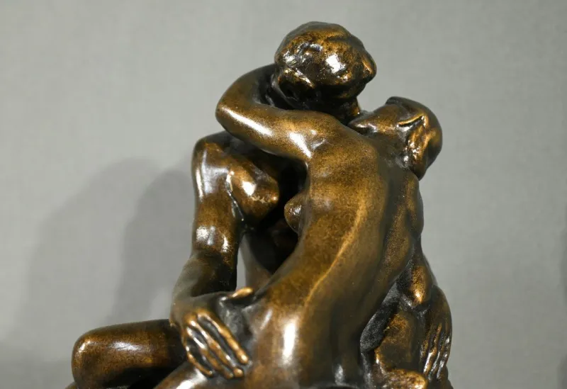 Discount Pamono The Kiss Resin Sculpture after A.Rodin, Late 20th Century