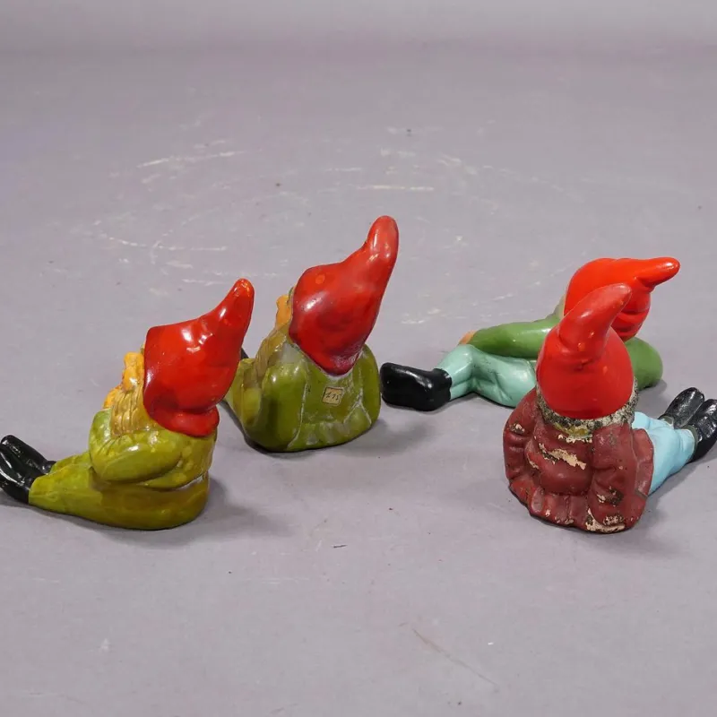 Pamono Tiny Terracotta Garden Gnomes, Germany, 1950s, Set of 4> Garden Accessories