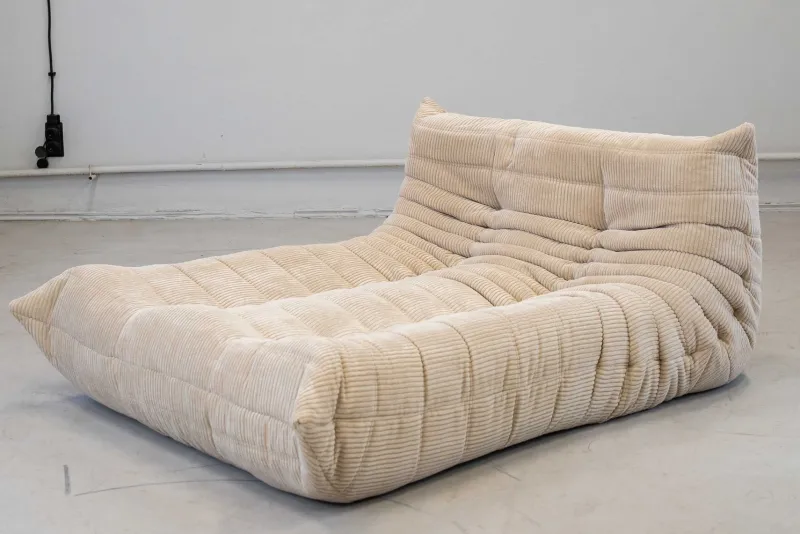 Pamono Togo Chaise Lounge in White Curduroy Fabric attributed to Michel Ducaroy for Ligne Roset, 1974> Daybeds & Chaises Lounges