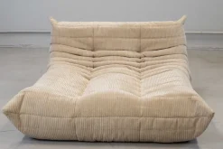 Pamono Togo Chaise Lounge in White Curduroy Fabric attributed to Michel Ducaroy for Ligne Roset, 1974><noscript><img width=