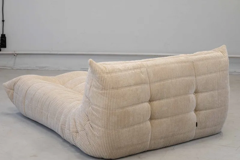 Pamono Togo Chaise Lounge in White Curduroy Fabric attributed to Michel Ducaroy for Ligne Roset, 1974> Daybeds & Chaises Lounges