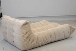 Pamono Togo Chaise Lounge in White Curduroy Fabric attributed to Michel Ducaroy for Ligne Roset, 1974><noscript><img width=