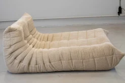 Pamono Togo Chaise Lounge in White Curduroy Fabric attributed to Michel Ducaroy for Ligne Roset, 1974><noscript><img width=