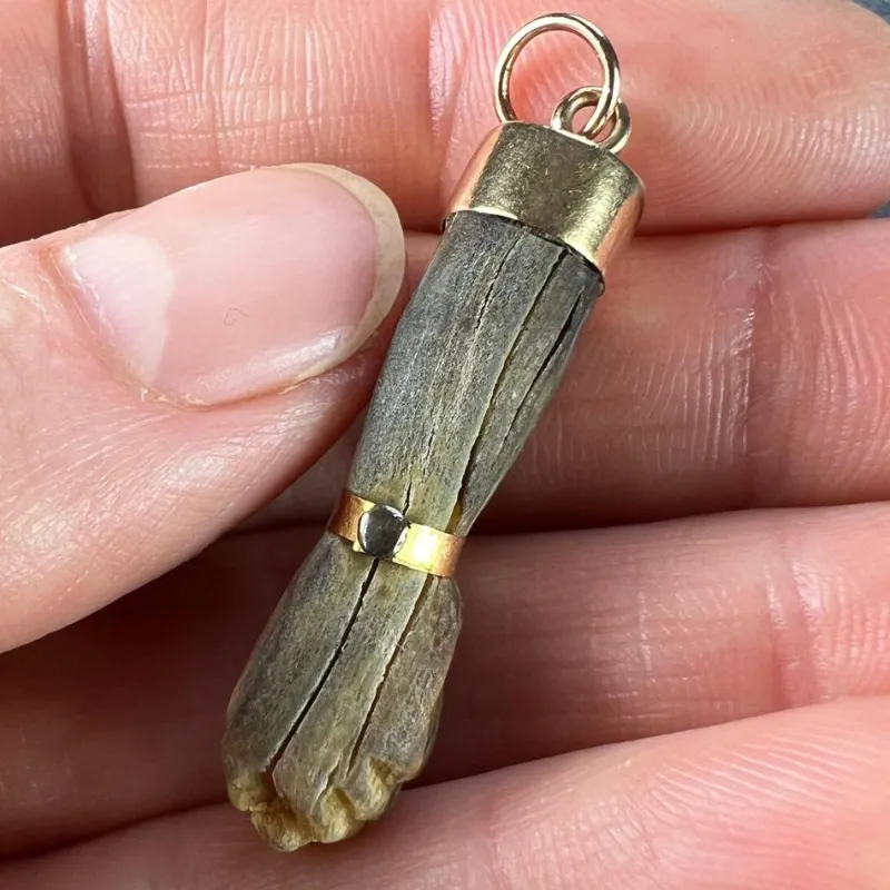 Pamono Touch Wood Mano Figa Charm Pendant, 1930s> Bracelets