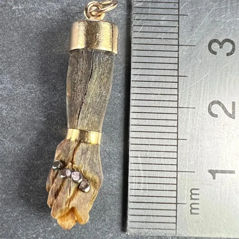 Pamono Touch Wood Mano Figa Charm Pendant, 1930s> Bracelets