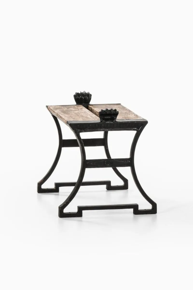 Pamono Trädgårdsmöbel Nr 2 Stools in Cast Iron and Painted Wood attributed to Folke Bensow, 1920, Set of 2> Garden Seating