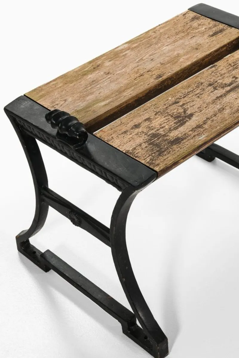 Pamono Trädgårdsmöbel Nr 2 Stools in Cast Iron and Painted Wood attributed to Folke Bensow, 1920, Set of 2> Garden Seating