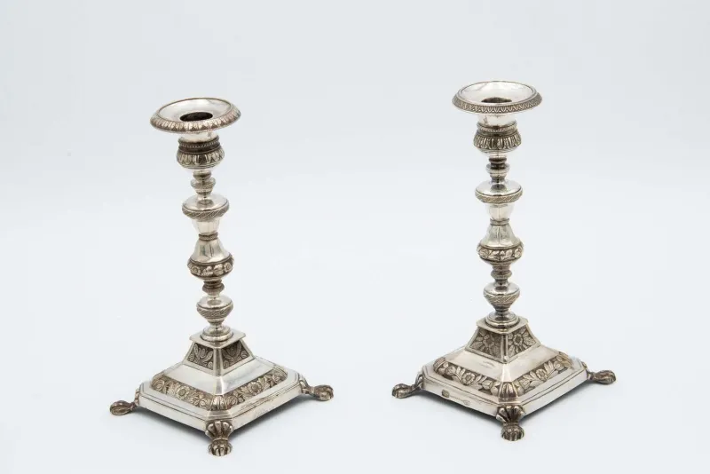 Pamono Turned Silver Candlesticks with Embossed Floral Motifs, Set of 2> Candleholders