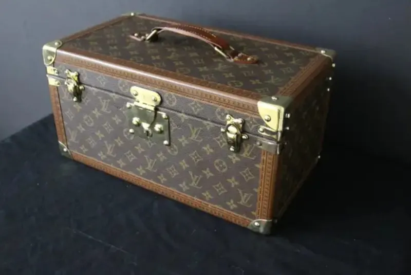 Pamono Vanity Case by Louis Vuitton, 2000> Trunks Crates & Baskets