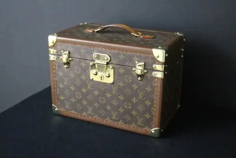 Hot Pamono Vanity Case in Monogram Canvas from Louis Vuitton