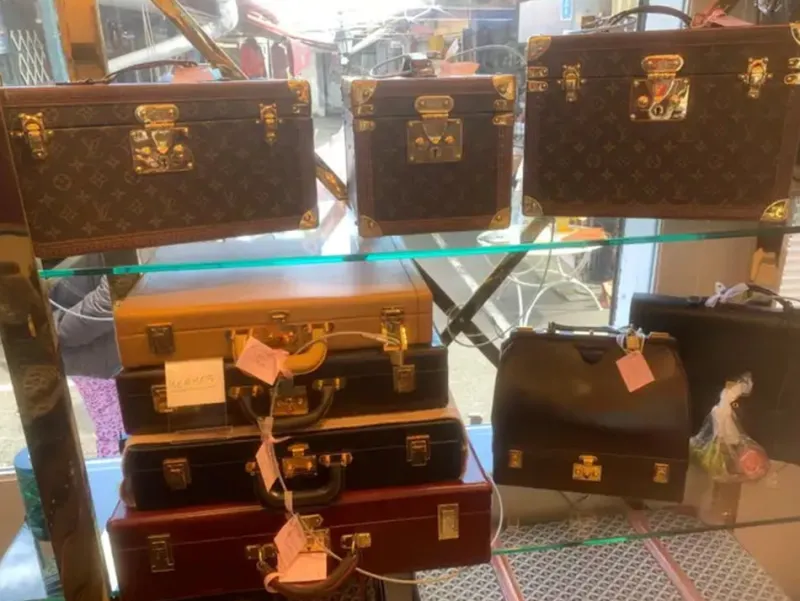 Hot Pamono Vanity Case in Monogram Canvas from Louis Vuitton