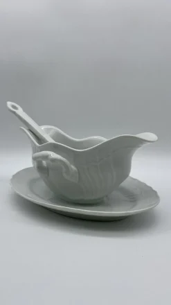 Pamono Vecchio Ginori Gravy Boat and Ladle in White Saxon Bordered Kaolin Porcelain by Richard Ginori, Florence, Tuscany, Italy, Set of 2><noscript><img width=