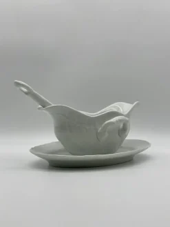 Pamono Vecchio Ginori Gravy Boat and Ladle in White Saxon Bordered Kaolin Porcelain by Richard Ginori, Florence, Tuscany, Italy, Set of 2><noscript><img width=