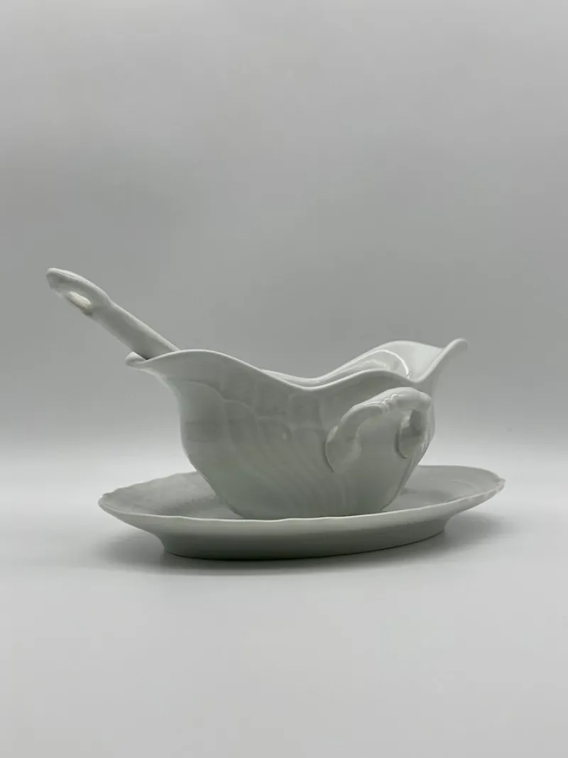 Pamono Vecchio Ginori Gravy Boat and Ladle in White Saxon Bordered Kaolin Porcelain by Richard Ginori, Florence, Tuscany, Italy, Set of 2> Dinnerware Accessories