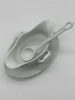 Pamono Vecchio Ginori Gravy Boat and Ladle in White Saxon Bordered Kaolin Porcelain by Richard Ginori, Florence, Tuscany, Italy, Set of 2><noscript><img width=