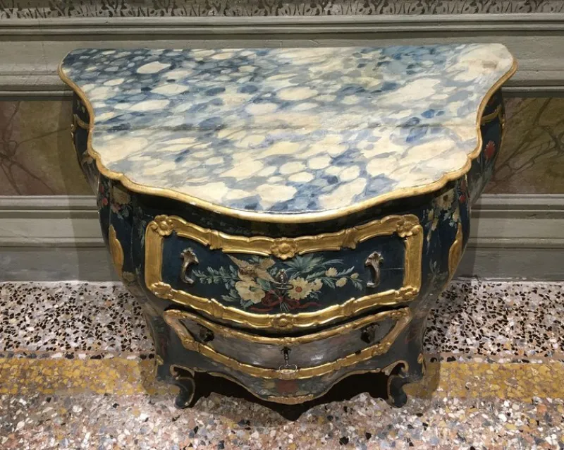 Pamono Venezian Wooden Green Lacquered Commode with Fantasy Birds and Flowers, 1750> Dressers, Commodes & Chests