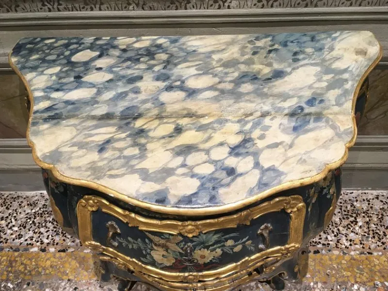 Pamono Venezian Wooden Green Lacquered Commode with Fantasy Birds and Flowers, 1750> Dressers, Commodes & Chests