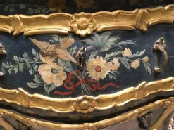 Pamono Venezian Wooden Green Lacquered Commode with Fantasy Birds and Flowers, 1750><noscript><img width=