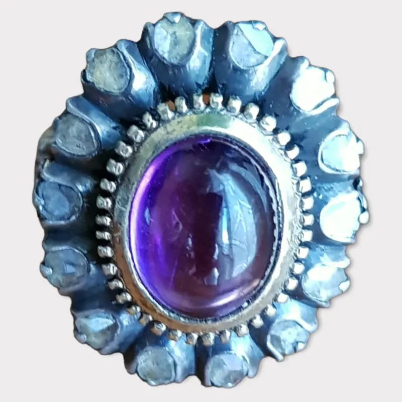 Sale Pamono Victorian Amethyst and Rose-Cut Diamond Cabochon Ring. 19th Century, 1850