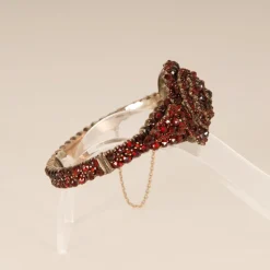 Sale Pamono Victorian Bohemian Bangle Bracelet with Rose Cut Garnets, 19th Century