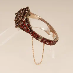 Sale Pamono Victorian Bohemian Bangle Bracelet with Rose Cut Garnets, 19th Century