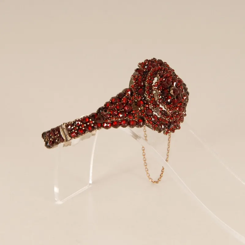 Sale Pamono Victorian Bohemian Bangle Bracelet with Rose Cut Garnets, 19th Century