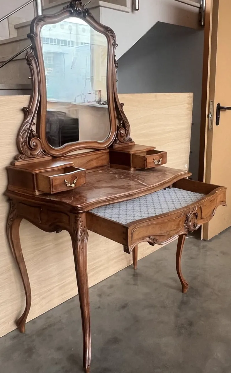 Pamono Victorian Carved Mahogany Dresser Table with Attached Mirror, 1850> Dressing Tables