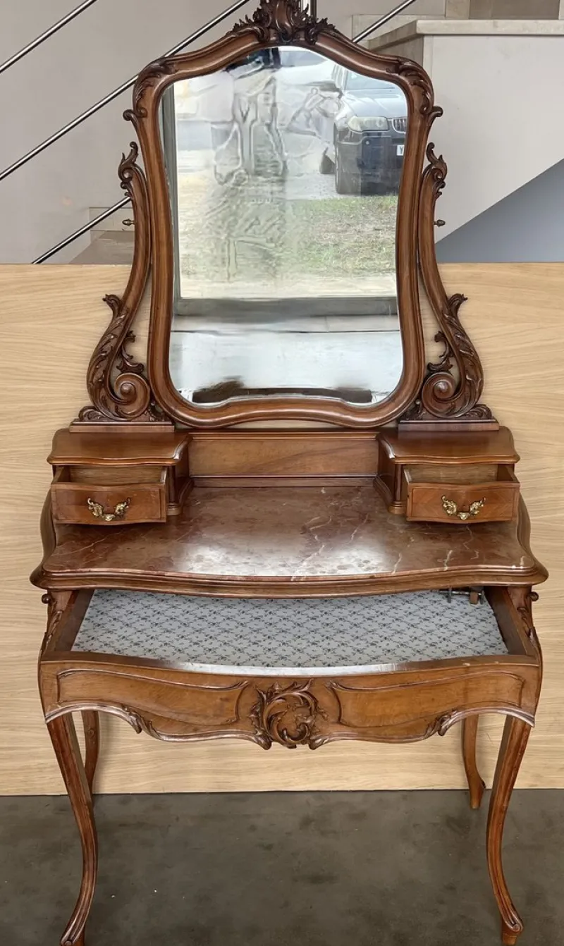 Pamono Victorian Carved Mahogany Dresser Table with Attached Mirror, 1850> Dressing Tables