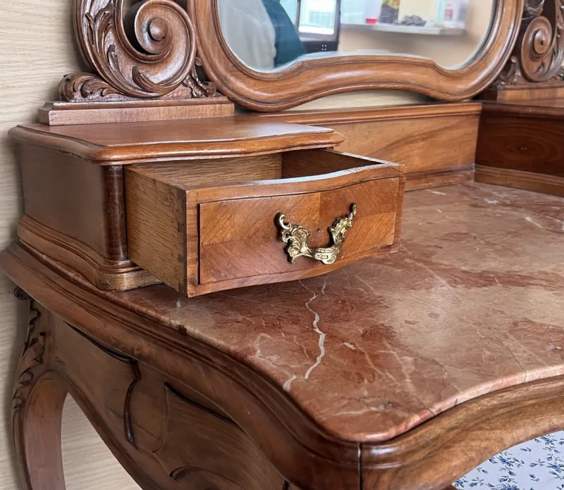 Pamono Victorian Carved Mahogany Dresser Table with Attached Mirror, 1850> Dressing Tables