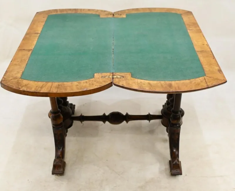 Pamono Victorian Games Table in Burr Walnut, 1880s> Game Tables