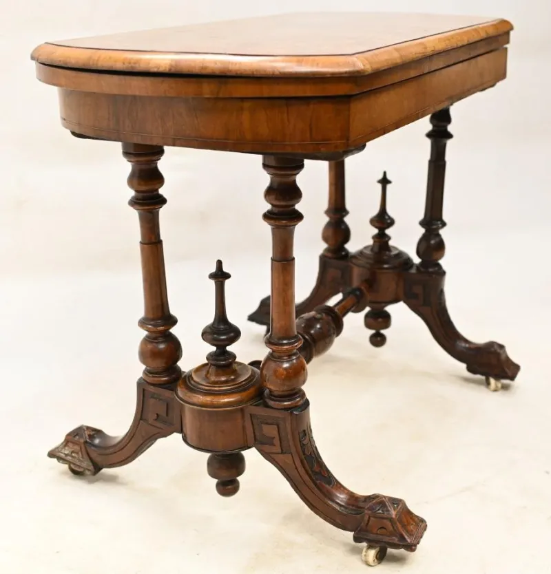 Pamono Victorian Games Table in Burr Walnut, 1880s> Game Tables