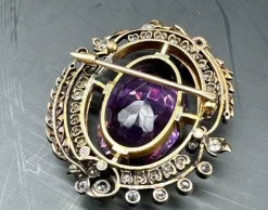 Pamono Victorian Gold Brooch with a Large Amethyst and Diamonds, 1880> Brooches