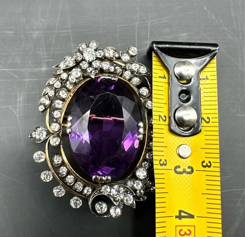 Pamono Victorian Gold Brooch with a Large Amethyst and Diamonds, 1880> Brooches