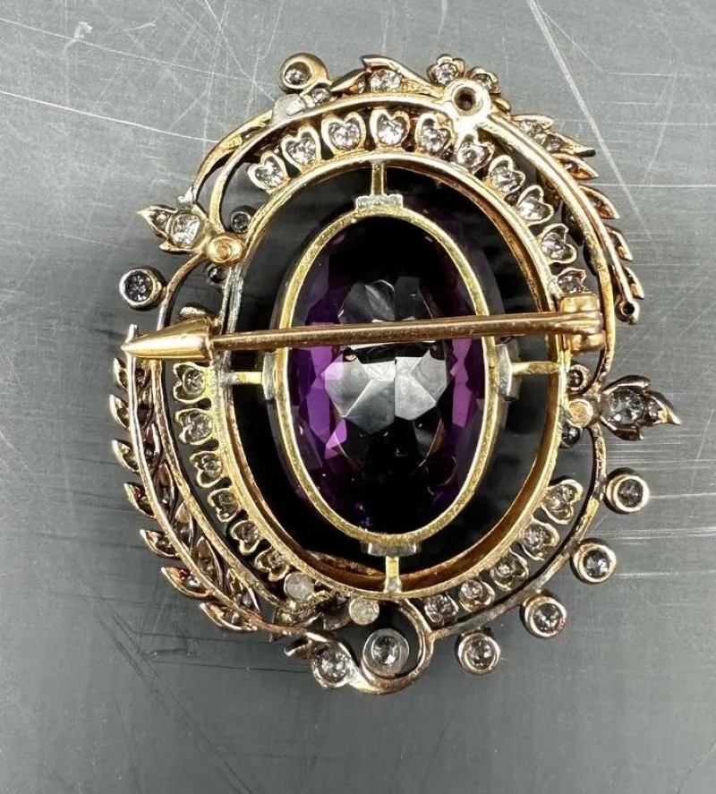 Pamono Victorian Gold Brooch with a Large Amethyst and Diamonds, 1880> Brooches