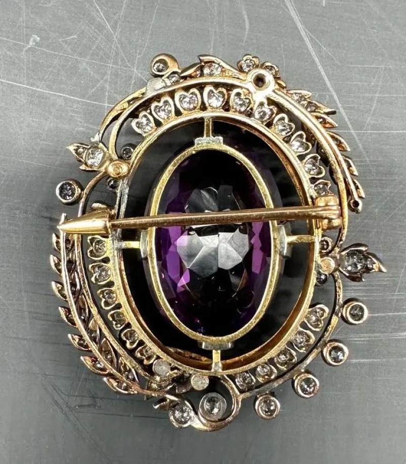 Pamono Victorian Gold Brooch with a Large Amethyst and Diamonds, 1880> Brooches