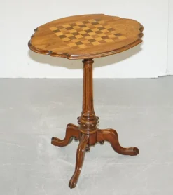 Pamono Victorian Inlaid Walnut & Hardwood Chess Table with Ornate Legs, 1880s> Game Tables