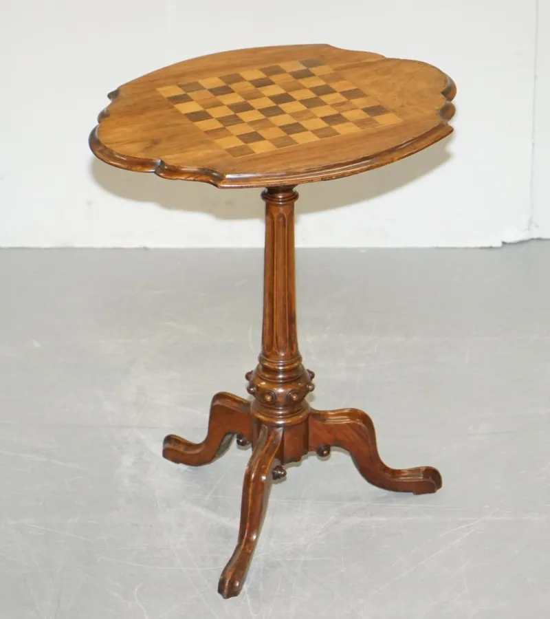 Pamono Victorian Inlaid Walnut & Hardwood Chess Table with Ornate Legs, 1880s> Game Tables