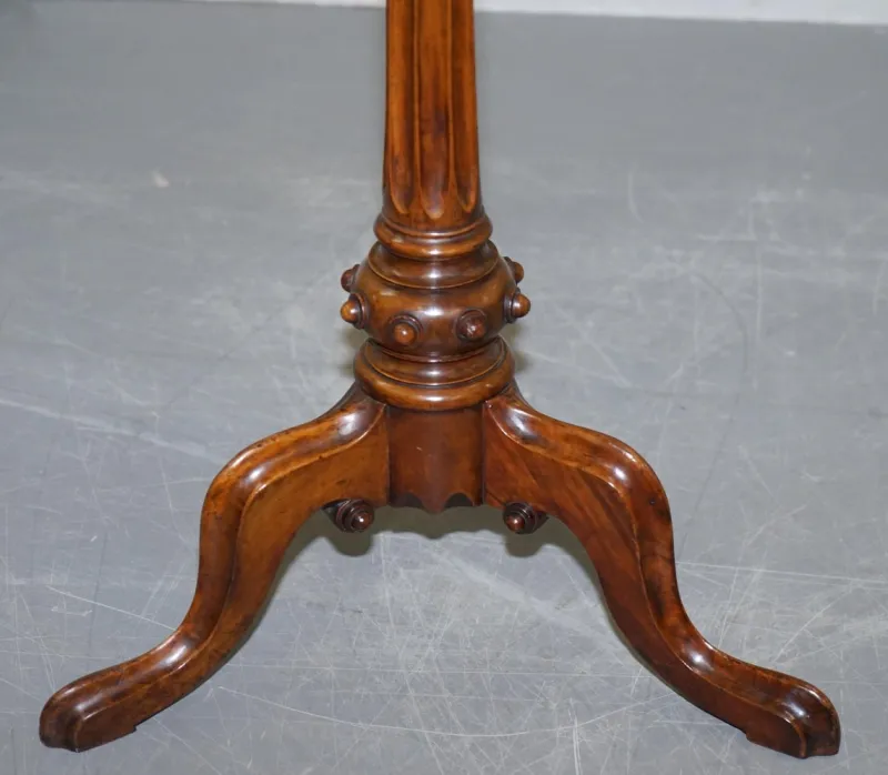 Pamono Victorian Inlaid Walnut & Hardwood Chess Table with Ornate Legs, 1880s> Game Tables