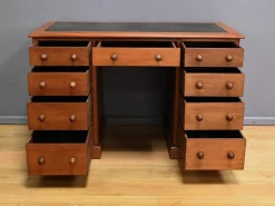 Hot Pamono Victorian Mahogany Pedestal Desk, England, Late 19th Century