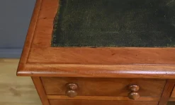 Hot Pamono Victorian Mahogany Pedestal Desk, England, Late 19th Century