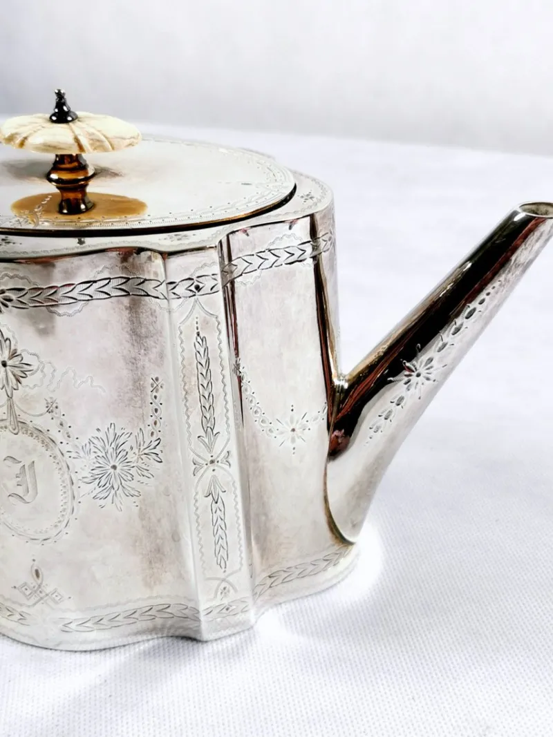 Pamono Victorian Silver Plated Tea and Coffee Set from Richard Martin & Ebenezer Hall & Co, Set of 4> Coffee & Tea Service