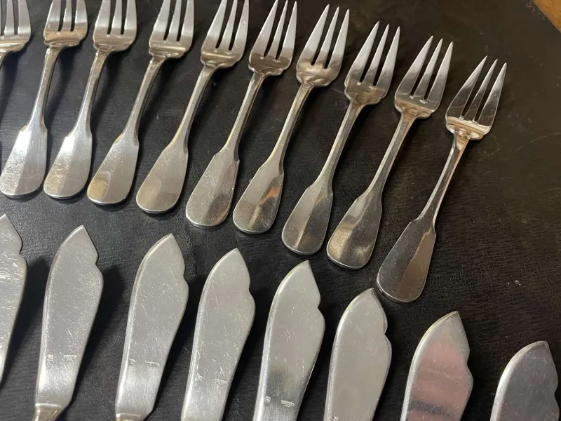 Pamono Vieux Paris Fish Forks and Knives in Silver-Plated Metal from Vieux Paris, Set of 24> Cutlery & Serving Utensils