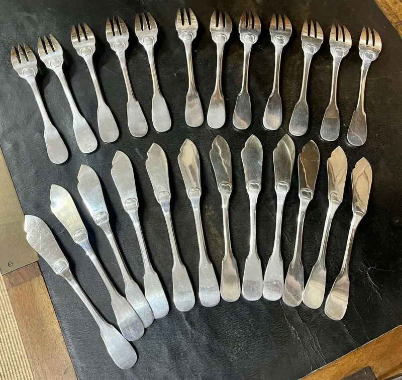 Pamono Vieux Paris Fish Forks and Knives in Silver-Plated Metal from Vieux Paris, Set of 24> Cutlery & Serving Utensils