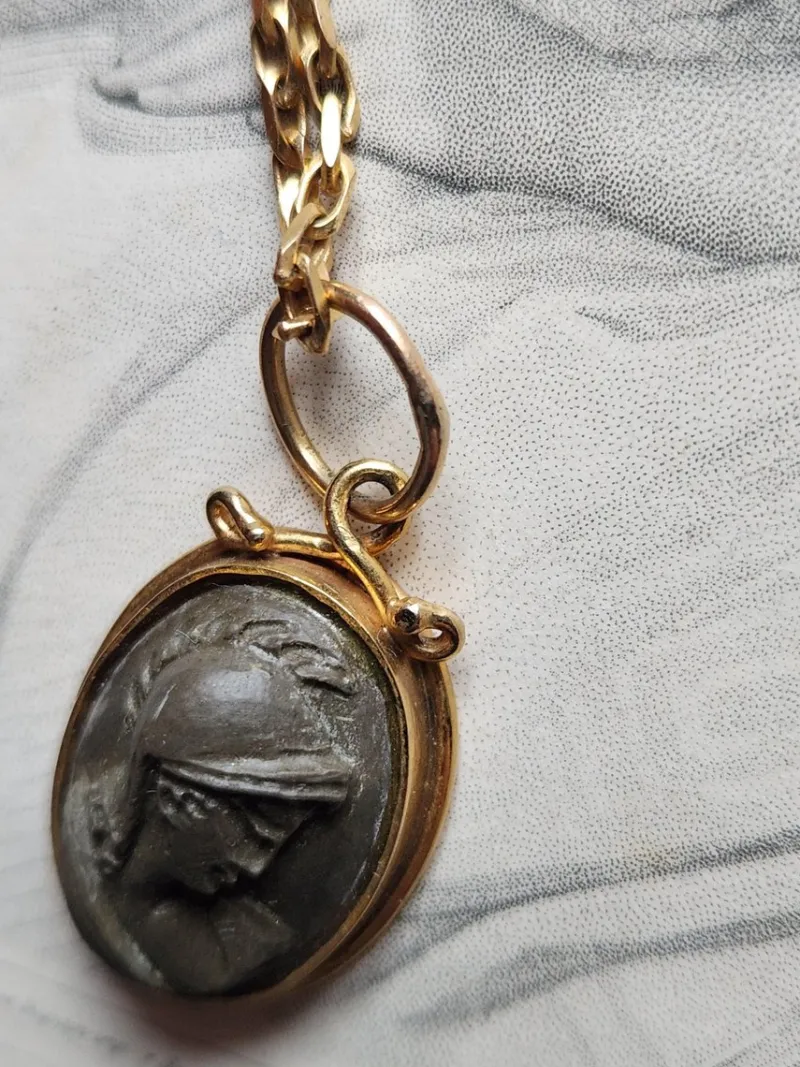 Pamono Vintage 9 Karat Gold Volcanic Rock Amalfi Coast Cameo Souvenir, 1970s> Necklaces