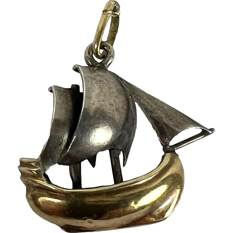 Sale Pamono Vintage 18 Karat Yellow Gold and Platinum Sailing Yacht Charm Pendant, 1940s